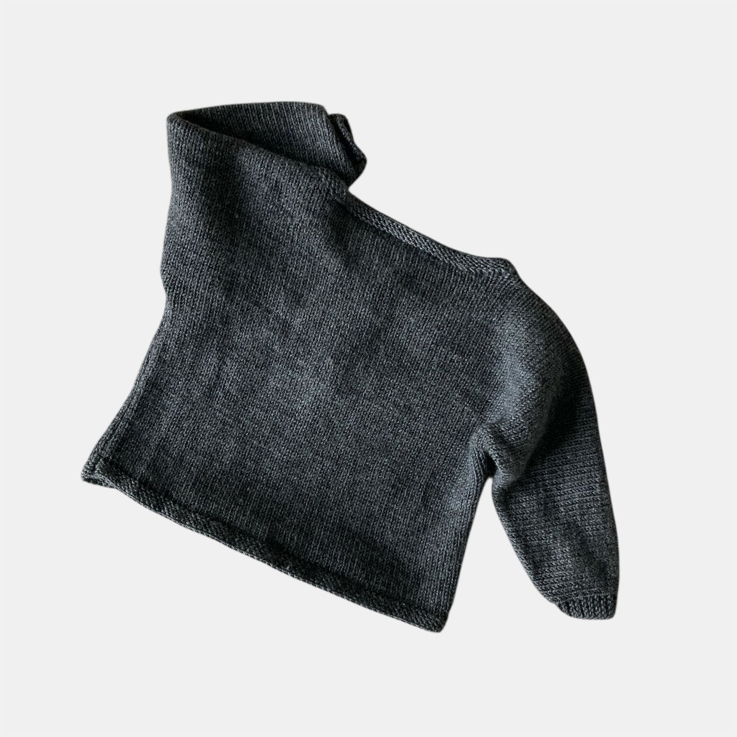 Handgestrickter Vintage Pullover mit Tropfenausschnitt und Zierkanten